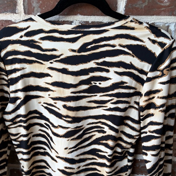 J. McLaughlin Animal Print Three-Quarter Sleeve Top Size Medium - Picture 6 of 9